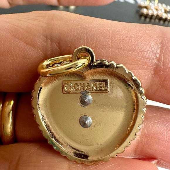 Luxury Charm with Pearls on Unbranded necklace - Picture 3 of 5